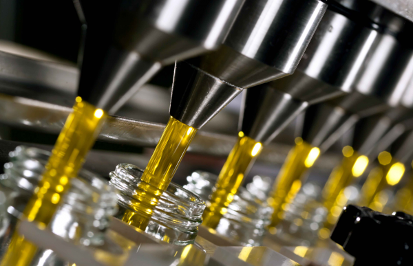 Produzione olio d'oliva UE: -34%, calano anche i consumi